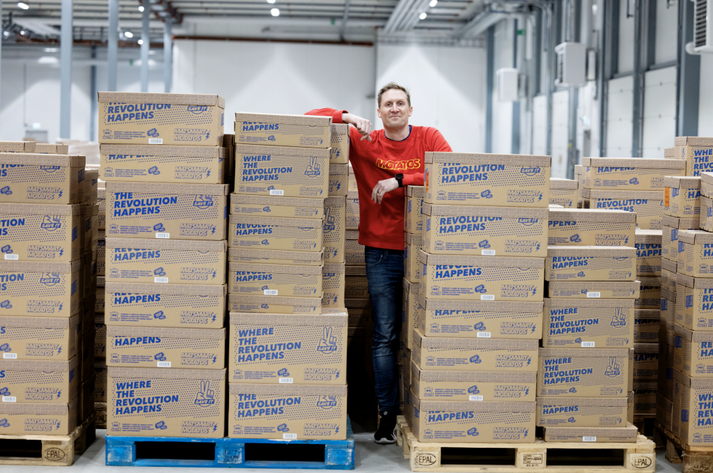 Founder Karl Andersson amidst ready-to-send boxes